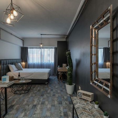 Superb Industrial Style Lodge Heart Of Афины Экстерьер фото
