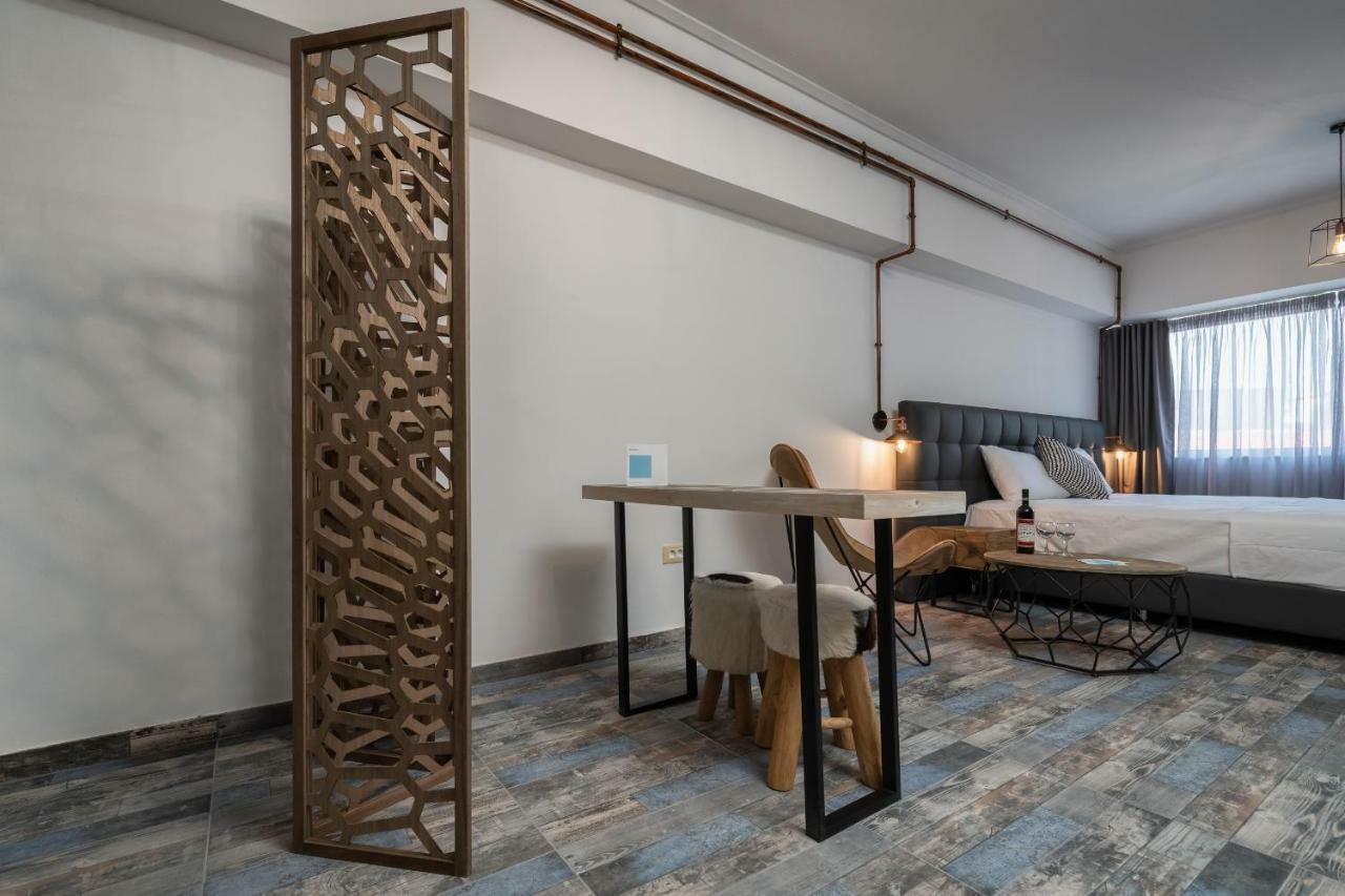 Superb Industrial Style Lodge Heart Of Афины Экстерьер фото